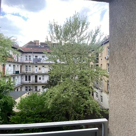 Marton With Free Parking